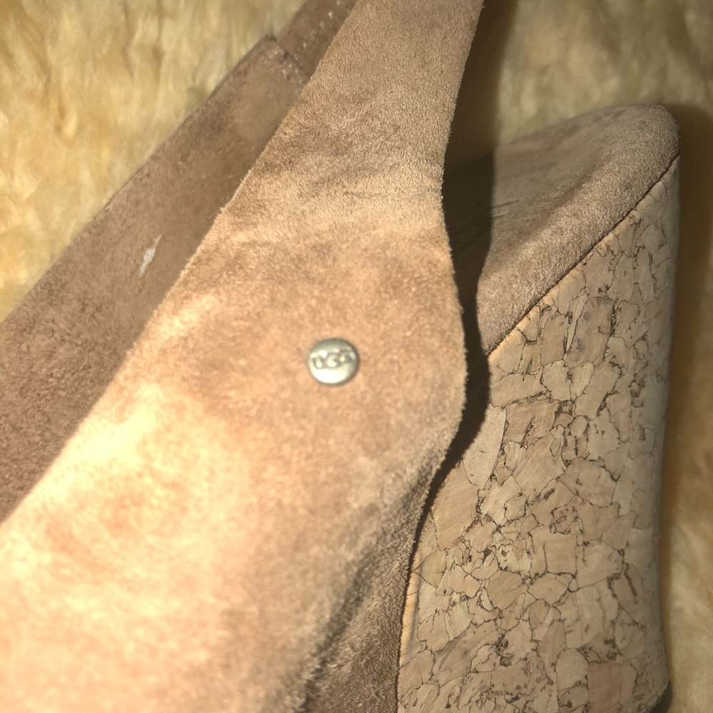 Gorgeous‎ pair of UGG-Hazel wedges - Picture 3 of 7
